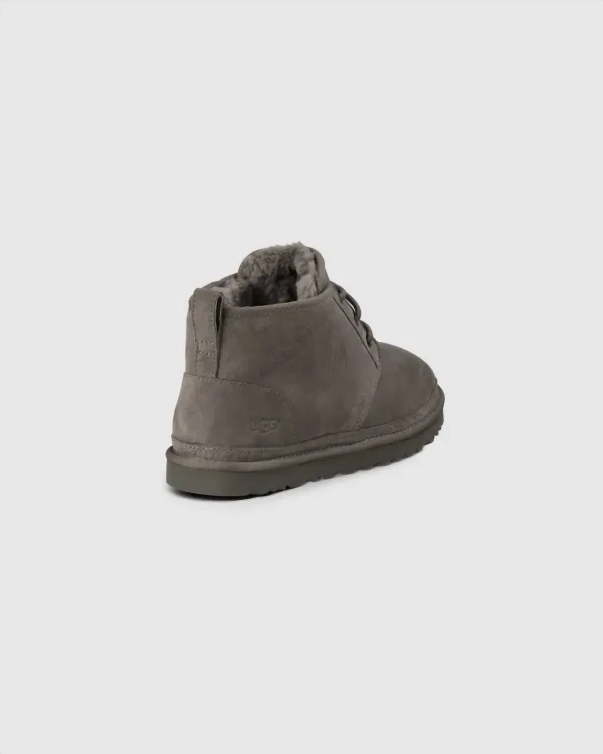 UGG Мужские ботинки-чукка Neumel, цвет угольно-серый — фото 3