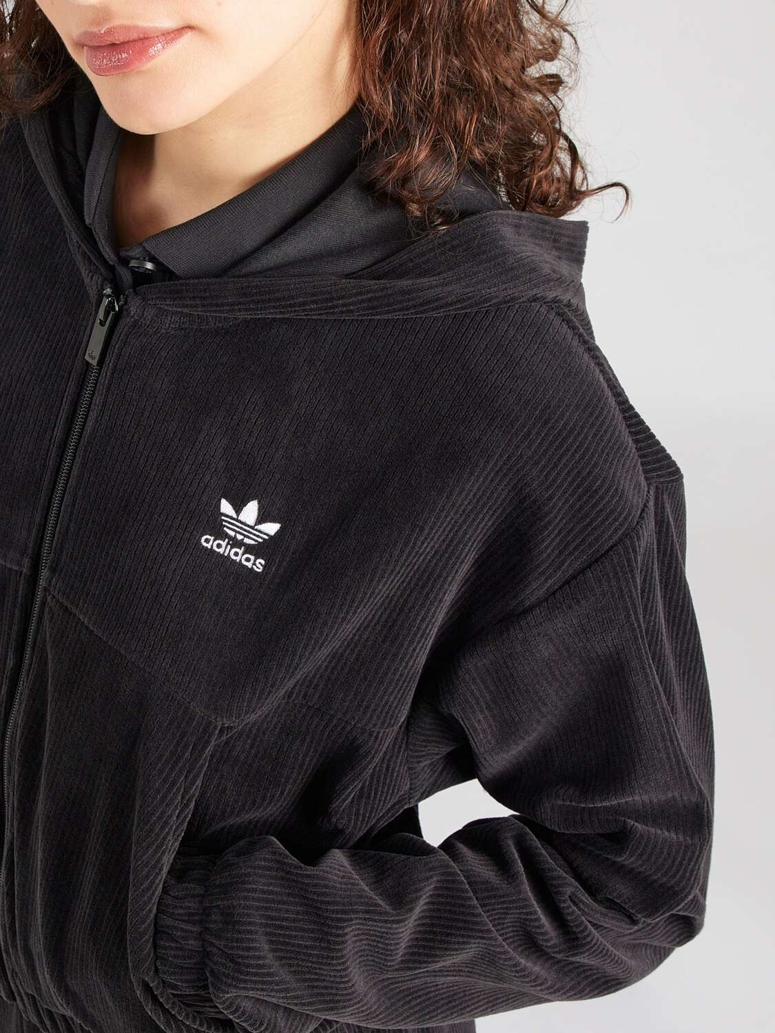 Adidas Originals Толстовка с молнией 'Ess' в черном цвете — фото 2