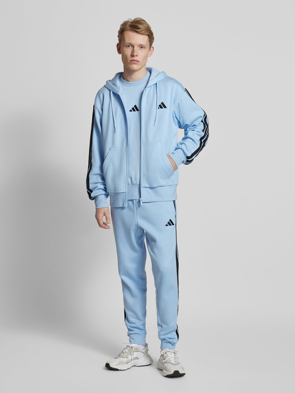 

Спортивные брюки прямого кроя из чистого хлопка ADIDAS SPORTSWEAR, синий