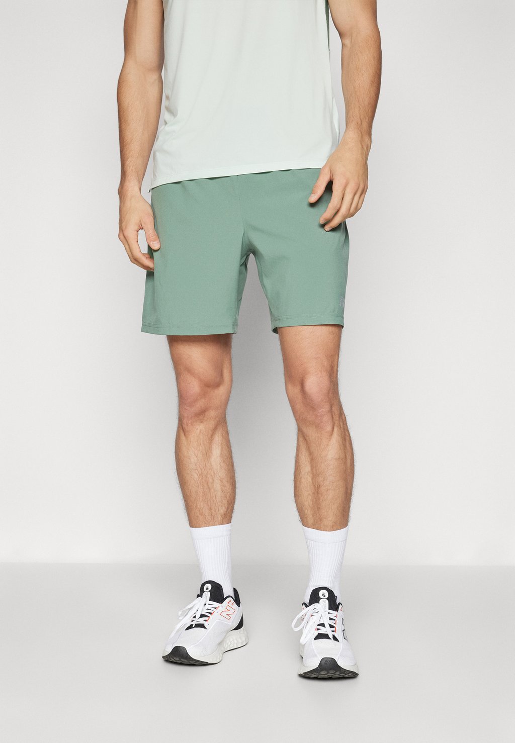 

Спортивные шорты ESSENTIALS SHORT New Balance, зеленый