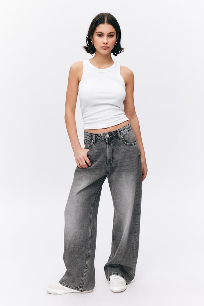 

Missy – широкие джинсы с заниженной талией и прямыми штанинами Monki, черный
