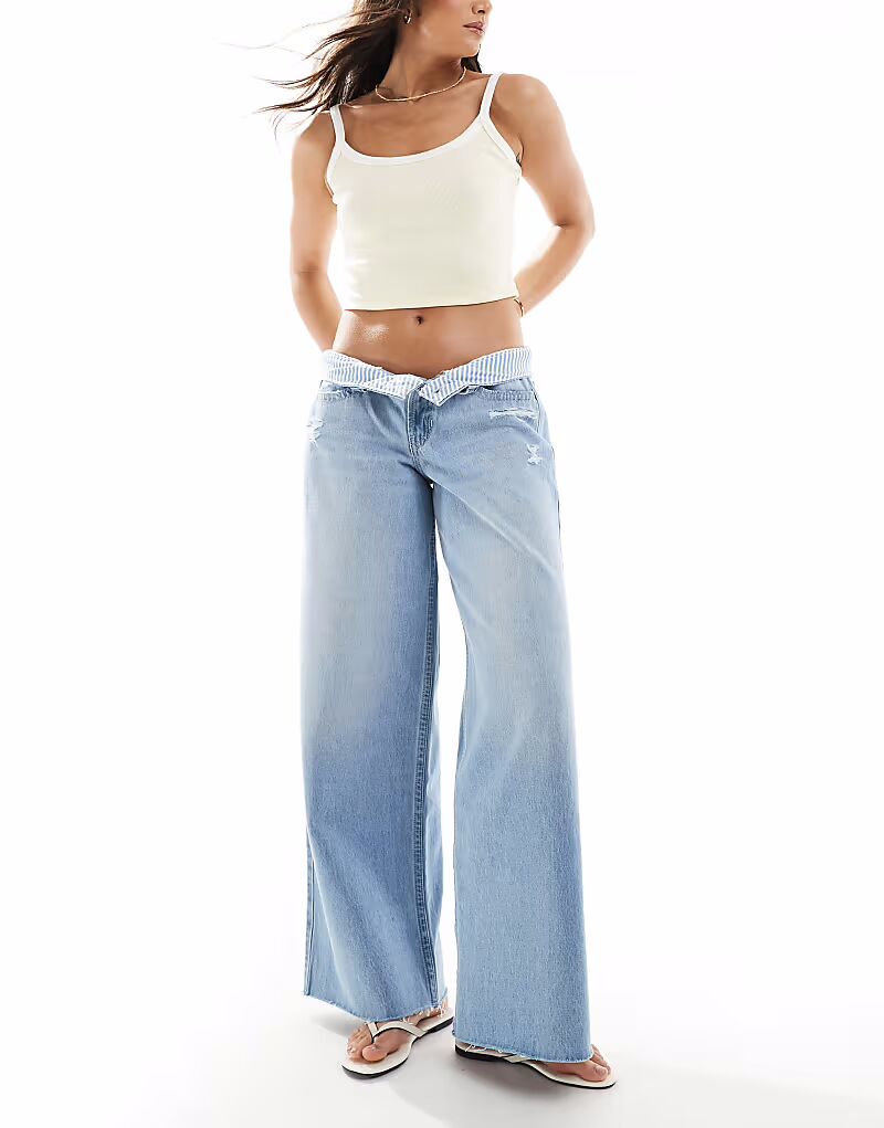 

Джинсы Hollister Curvy Low Tail Super Baggy с необработанным краем, светло-синие
