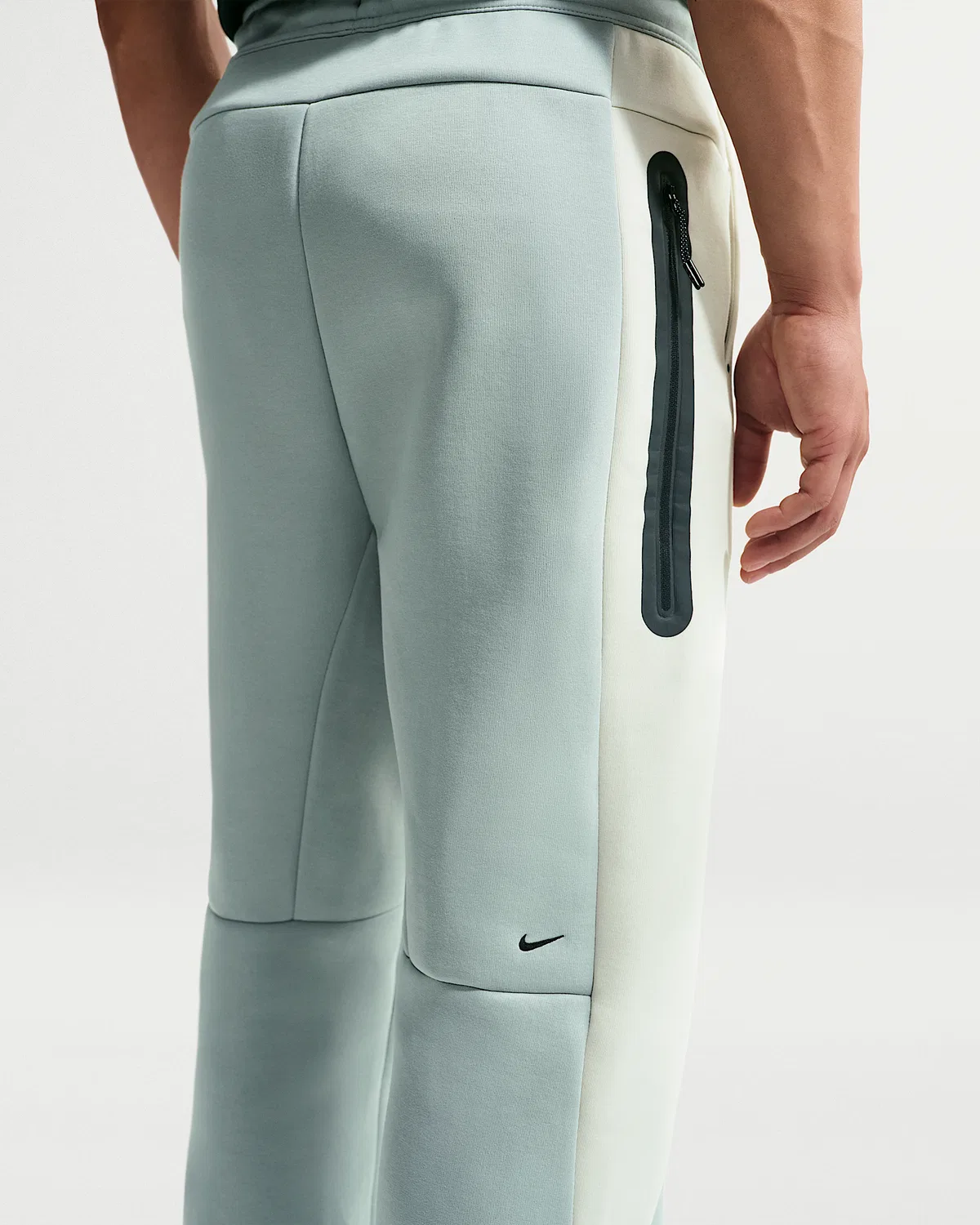 Мужские флисовые штаны Nike Tech с цветовой блокировкой и открытым низом, Light Pumice/Light Bone/Black/Black — фото 3
