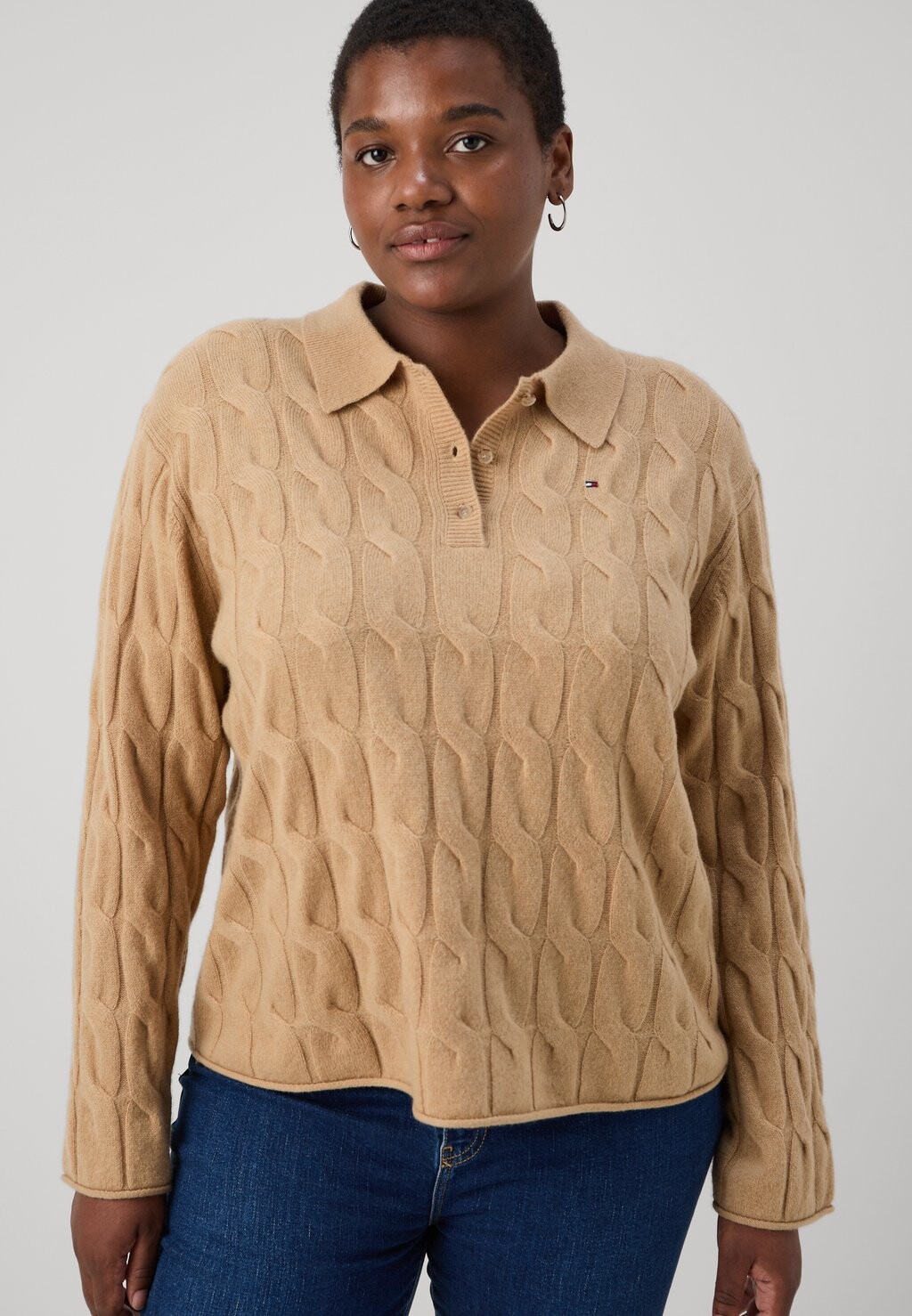 

Джемпер CABLE SWEATER Tommy Hilfiger Curve, бежевый
