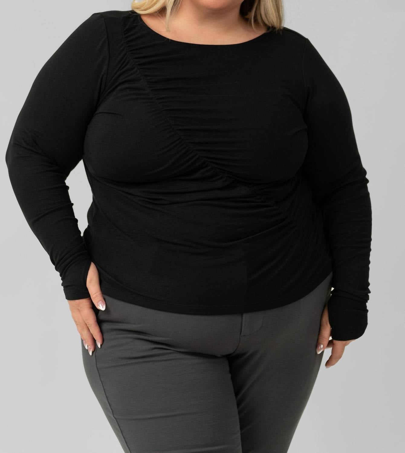 

Белл Лонг Слив Крю Нек Футболка - Плюс в черном Capsule 121