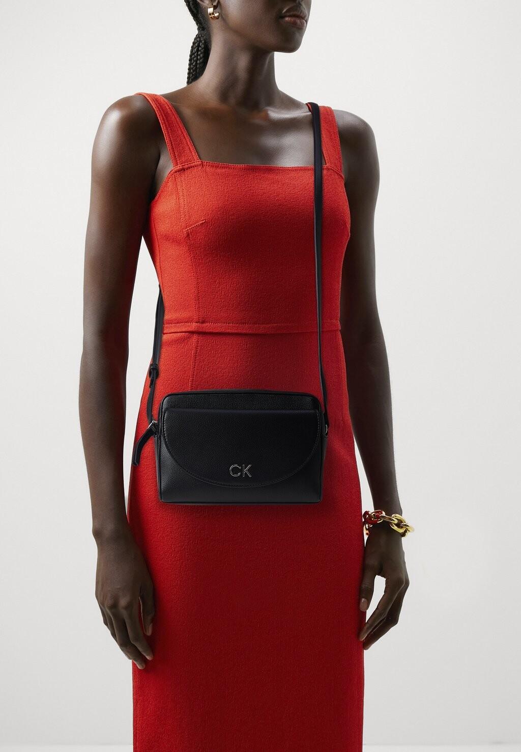 

Сумка через плечо DAILY CAMERA PEBBLE Calvin Klein, цвет black