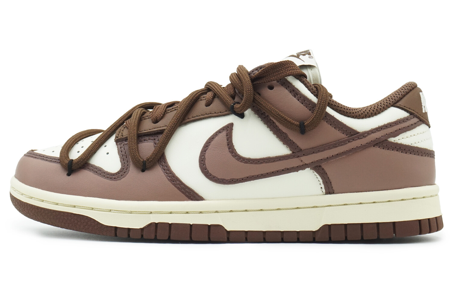 

Кроссовки Nike Dunk Skateboarding Shoes Women's Low-top Khaki/white, коричневый