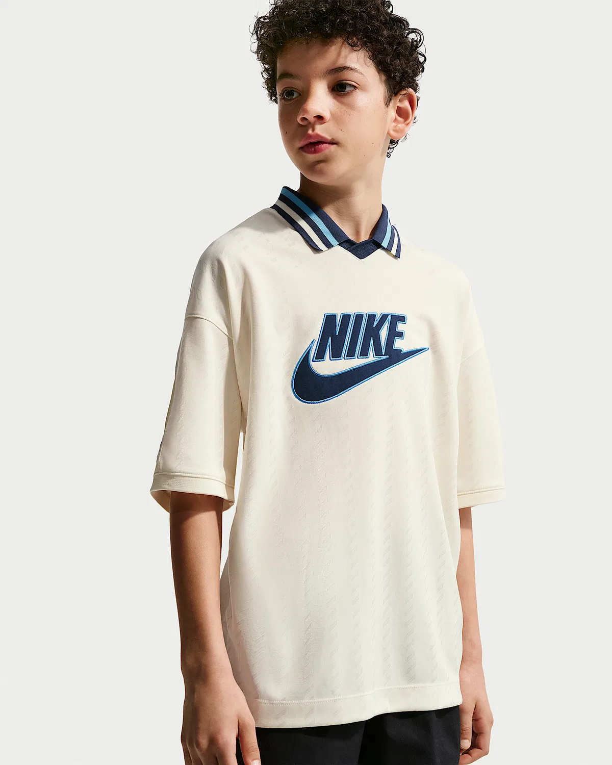 Детская футболка с коротким рукавом Nike Sportswear, Soft Pearl/Midnight Navy/University Blue/Midnight Navy — фото 3