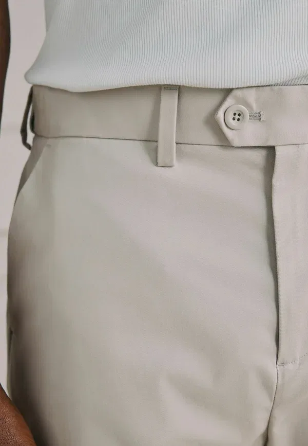 Брюки чинос Regular fit ultimate chino Next, цвет кость