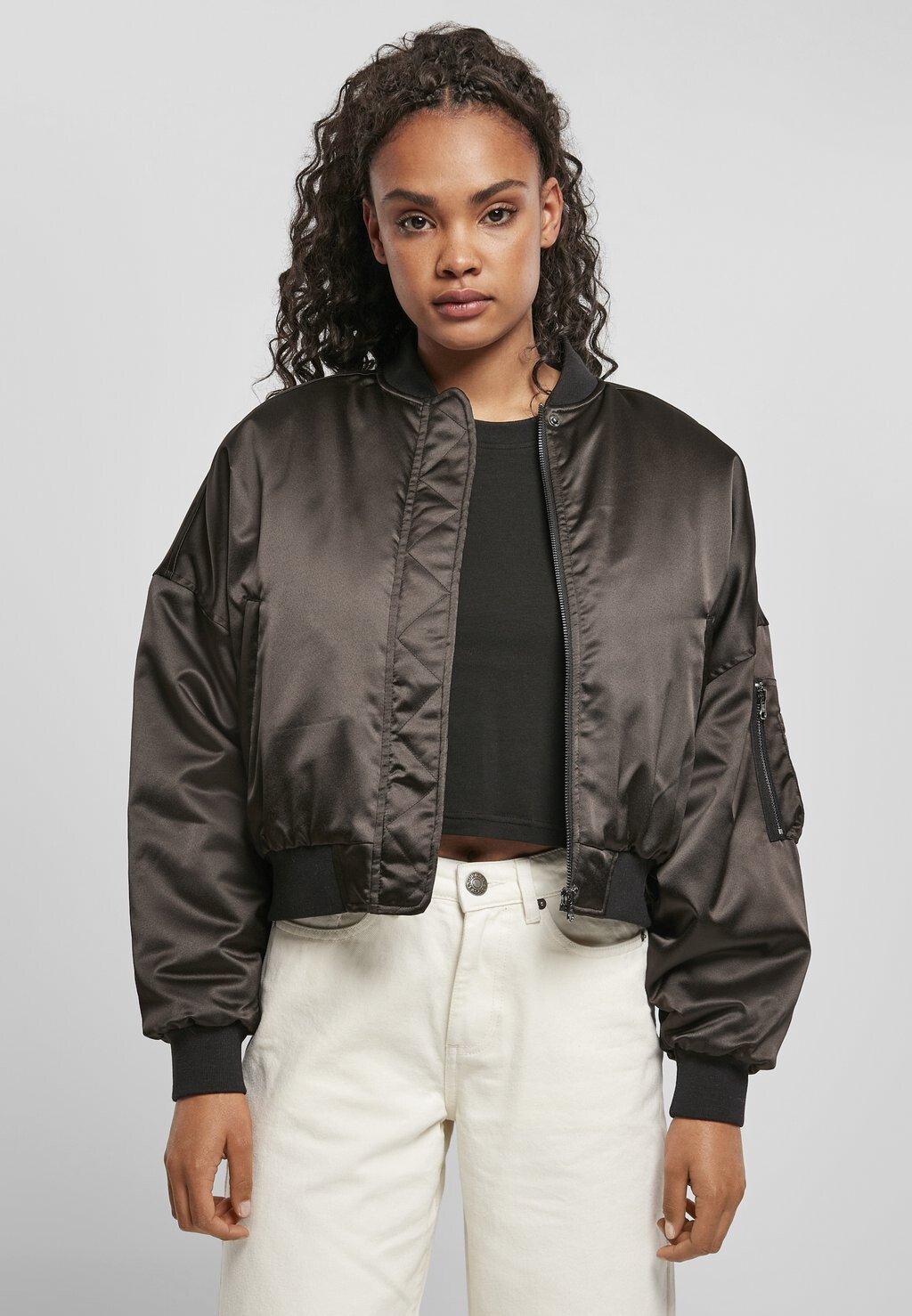 

Куртка-бомбер Urban Classics LADIES SHORT OVERSIZED SATIN BOMBER JACKET, цвет Black, Серый, Куртка-бомбер Urban Classics LADIES SHORT OVERSIZED SATIN BOMBER JACKET, цвет Black
