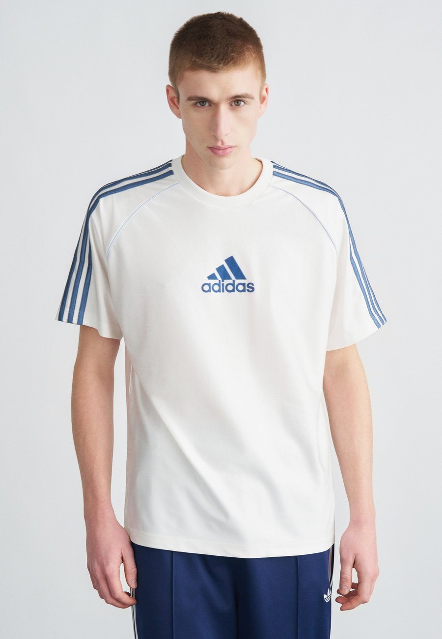 

Футболка Adidas Originals BOS TEE, White/Preloved Ink/White, Белый, Футболка Adidas Originals BOS TEE, White/Preloved Ink/White