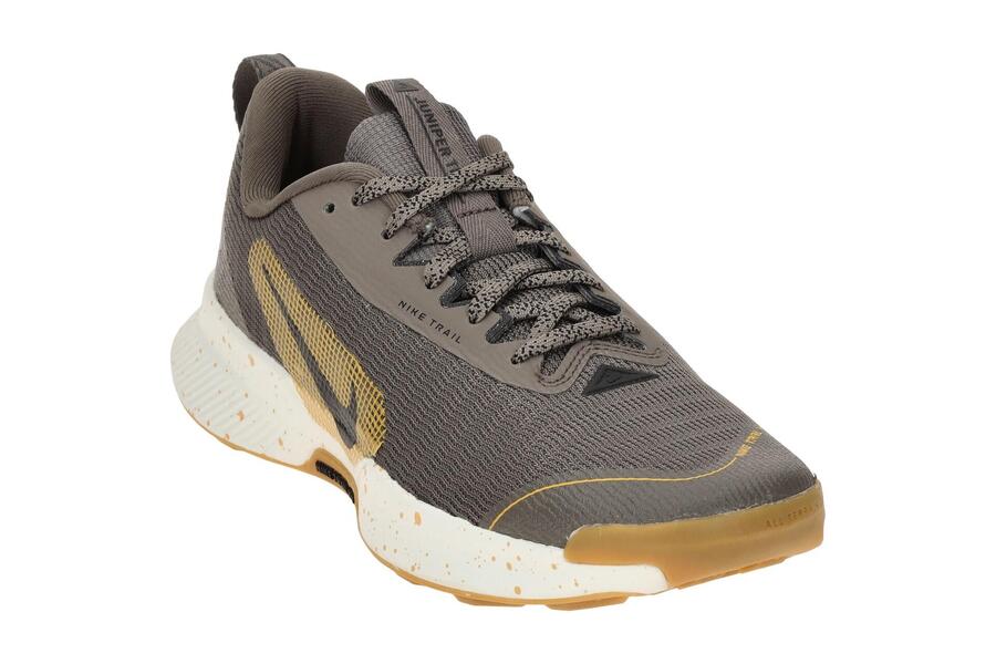 Кроссовки для бега NIKE Juniper Trail 3 серо-золотистого цвета FQ0902 — фото 3