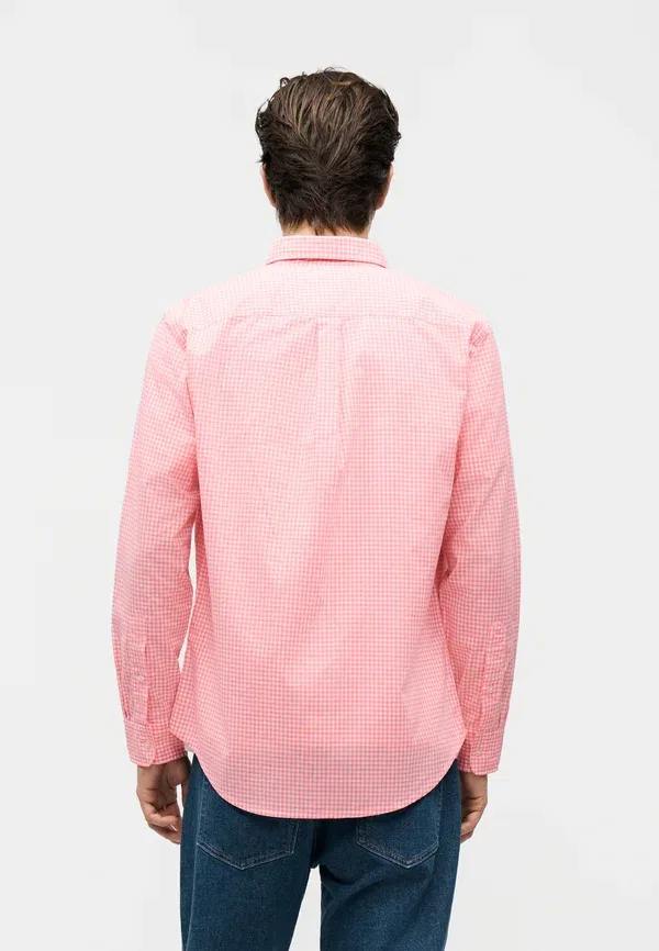Футболка Tommy Hilfiger Core essentials shirt, кукольный розовый — фото 3