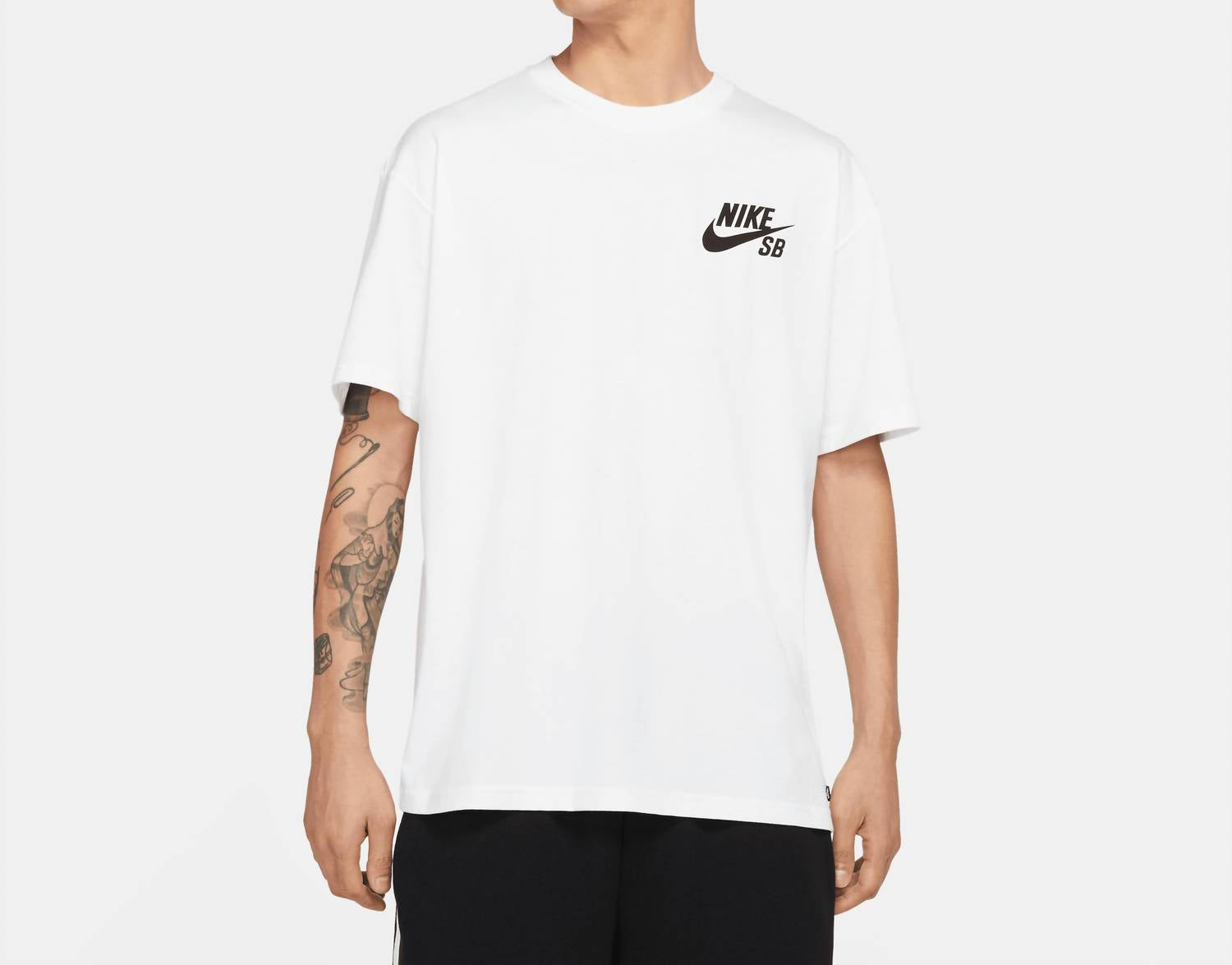 

Футболка мужская Sb Logo Skate в белом/черном цвете Nike