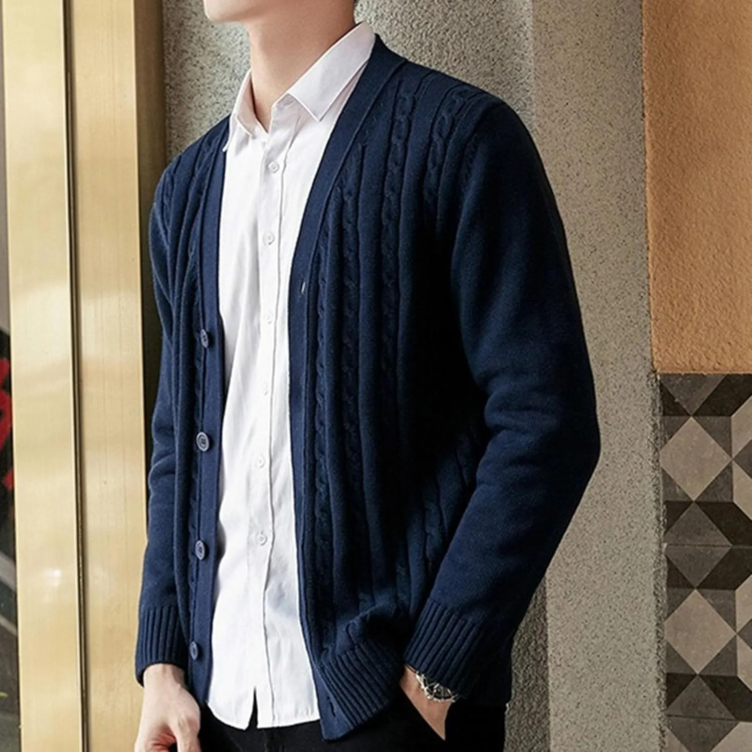Мужской кардиган V-образным вырезом Slim Fit с длинными рукавами и пуговицами — фото 3