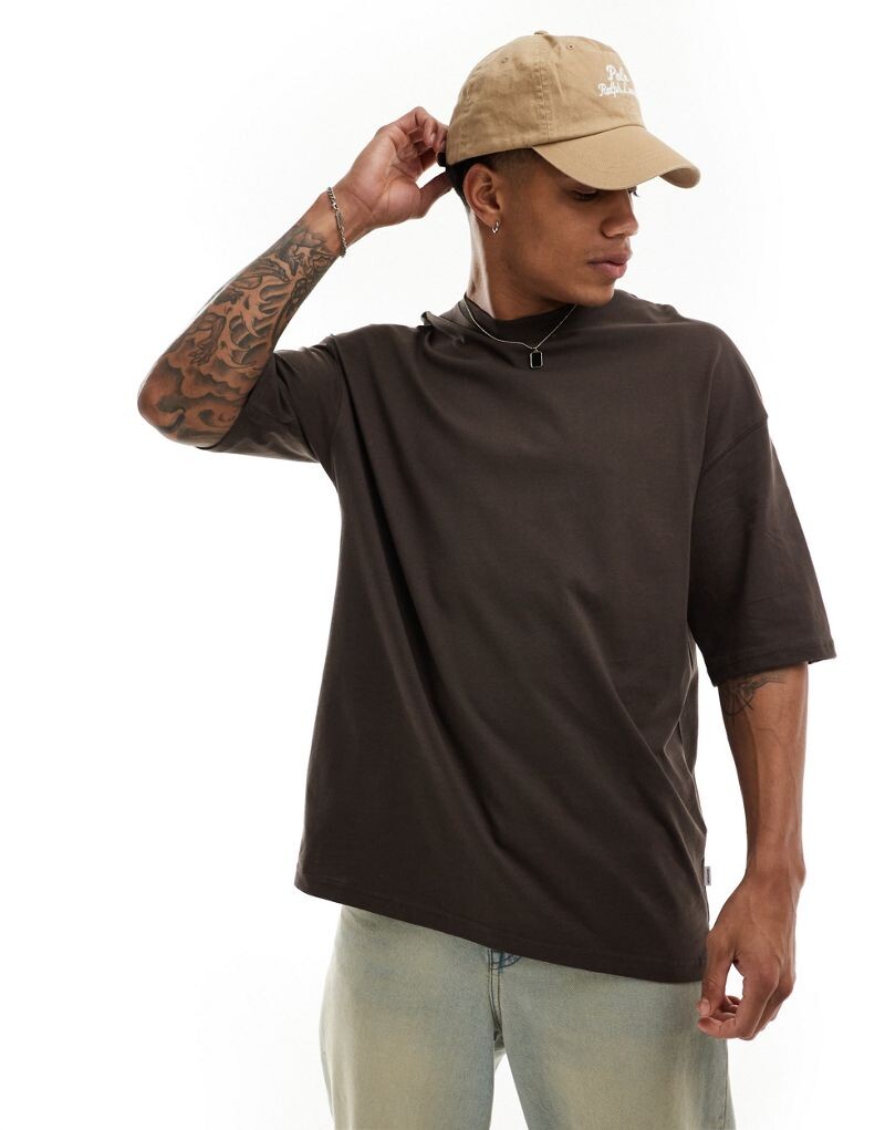 

Jack & Jones — суперразмерная футболка шоколадно-коричневого цвета