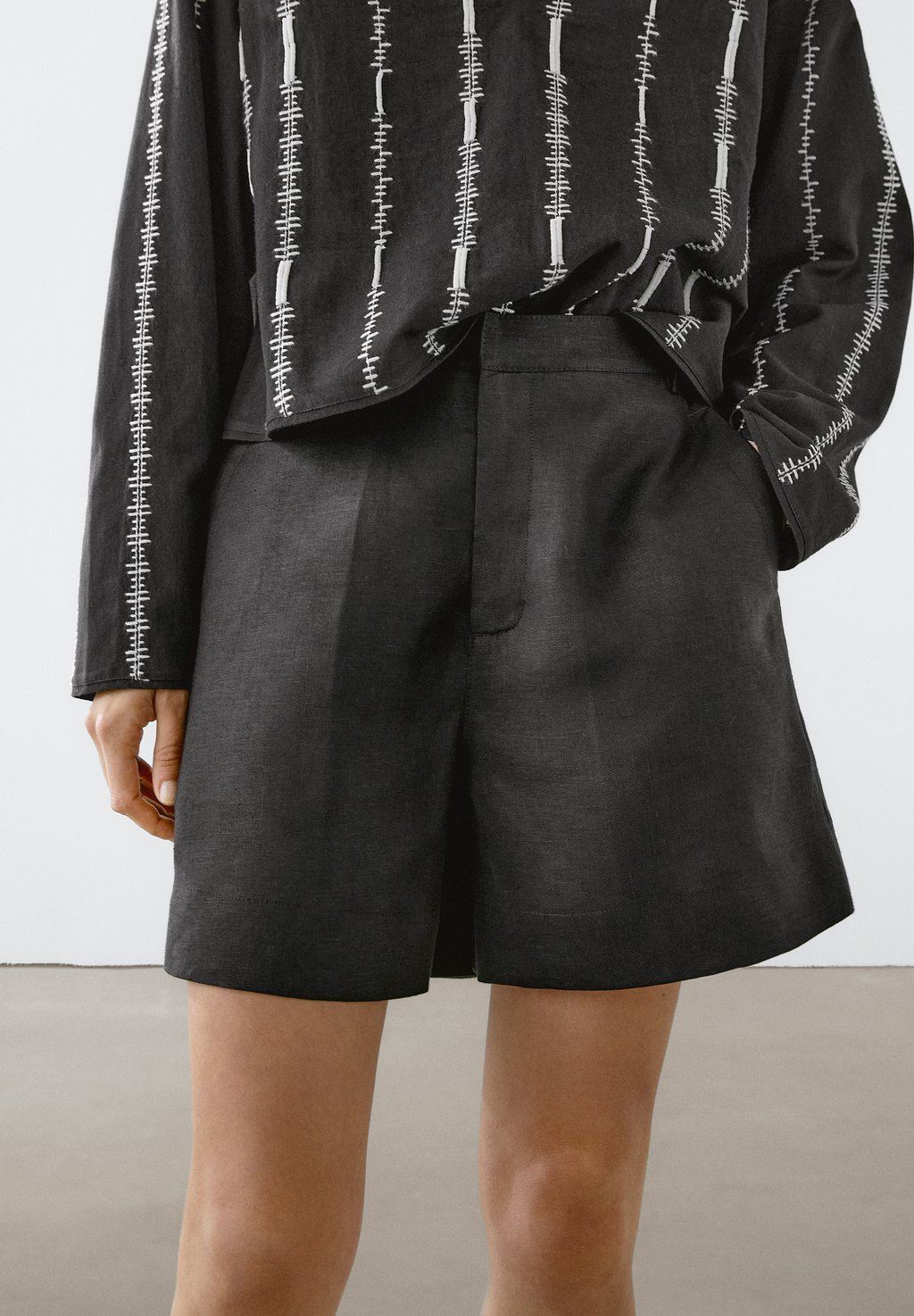 

Шорты BERMUDA Massimo Dutti, черный