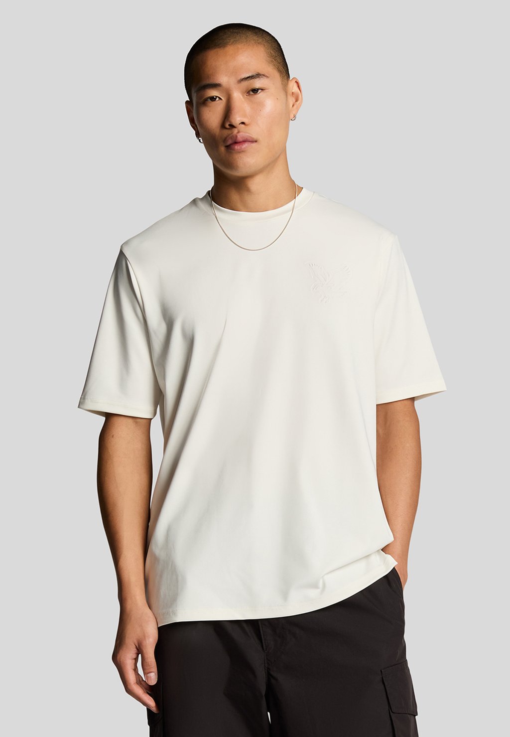 

Базовая футболка PANELLED NEOPRENE Lyle & Scott, кремовый