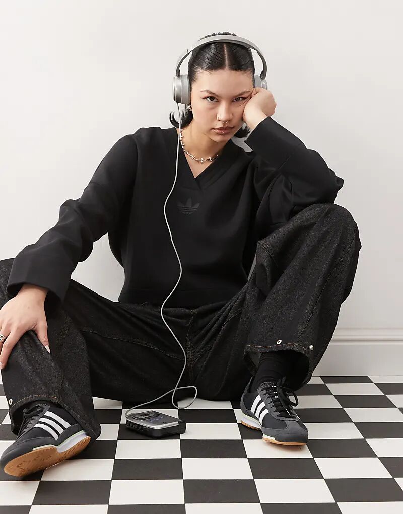 

Балетный свитер с v-образным вырезом черного цвета adidas Originals