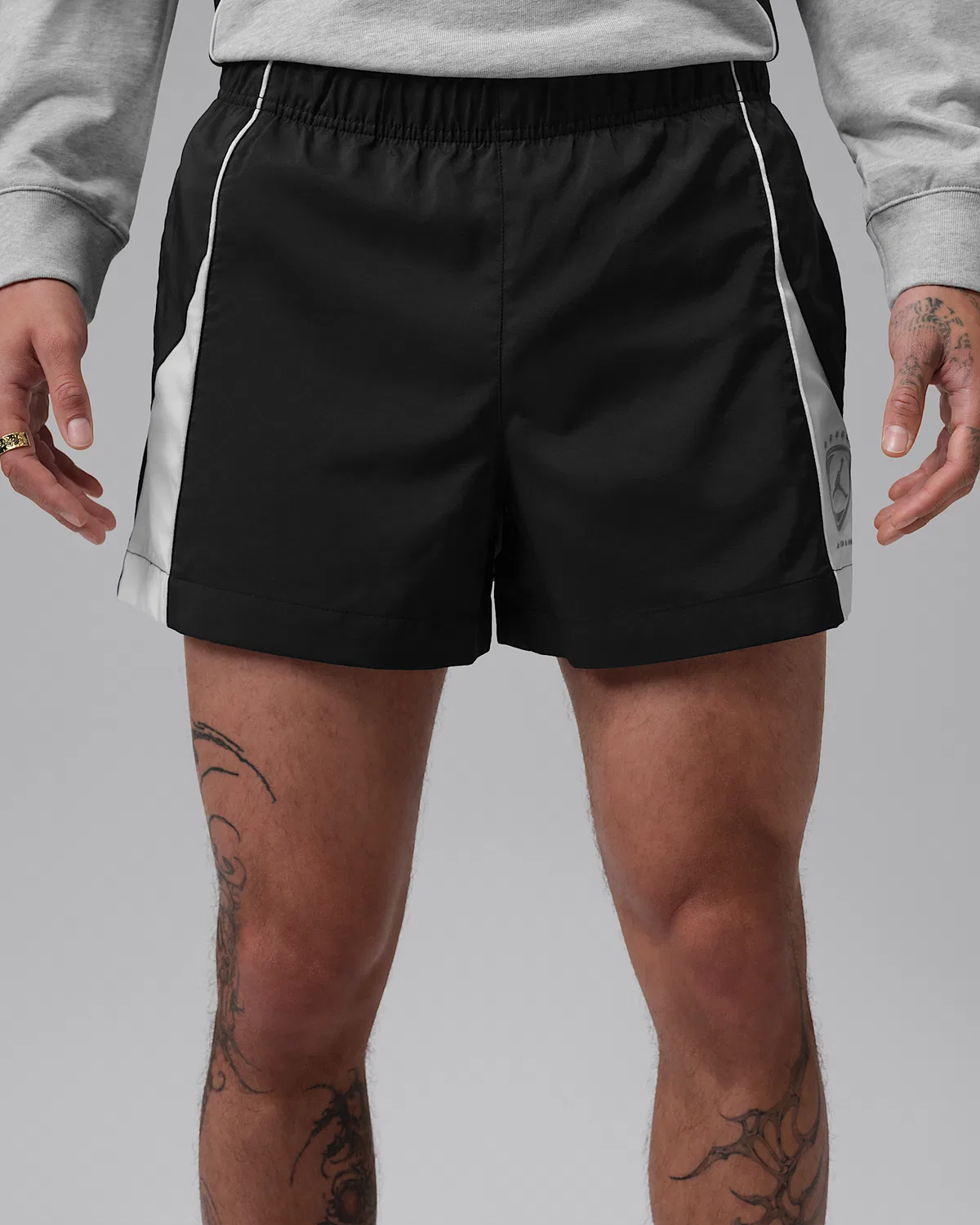 Мужские шорты Jordan Brooklyn 4" Shortie, Black/White/White/Metallic Silver — фото 2