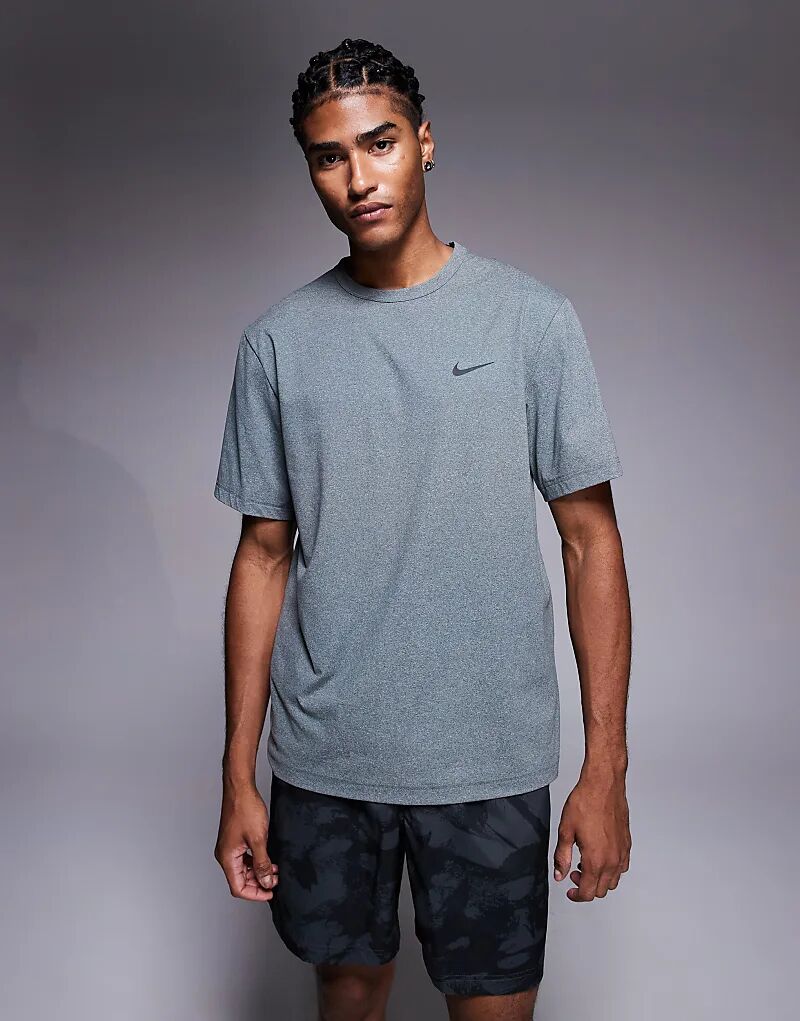 

Футболка Nike Training Hyverse Dri-Fit серого цвета