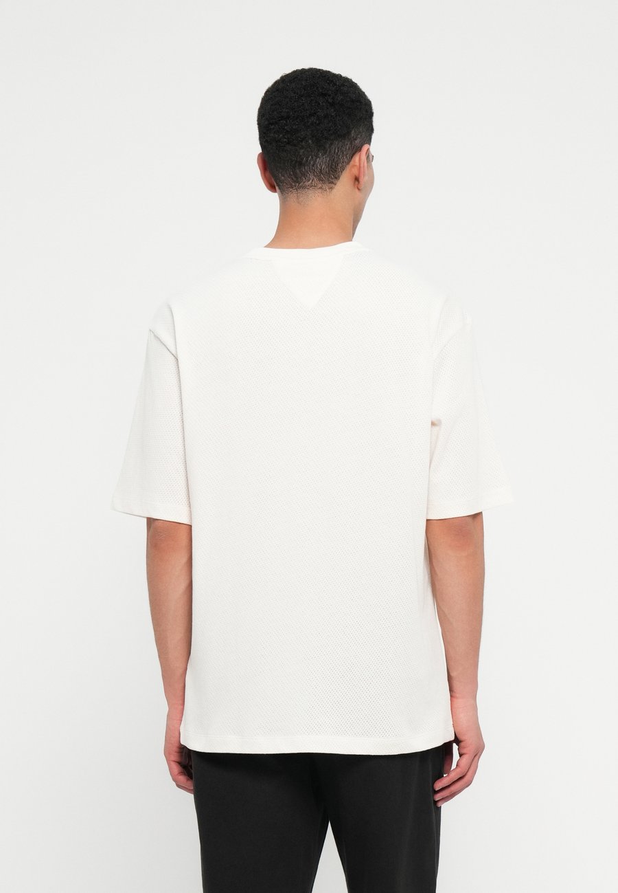 Футболка Tommy Hilfiger MODERN TEE, Ivory Petal/Off-White — фото 3