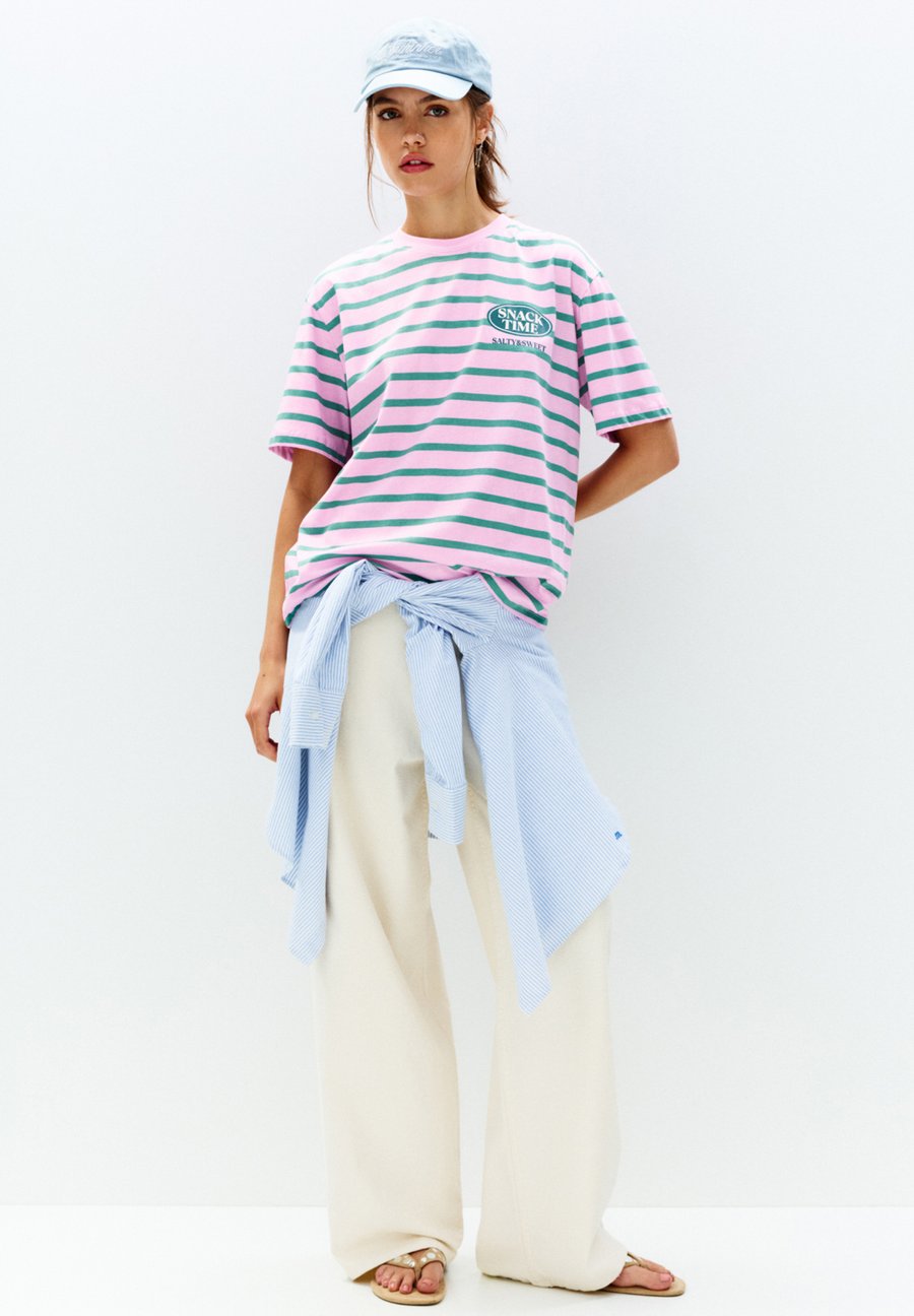 

Футболка PULL&BEAR STRIPED GRAPHIC , Pink