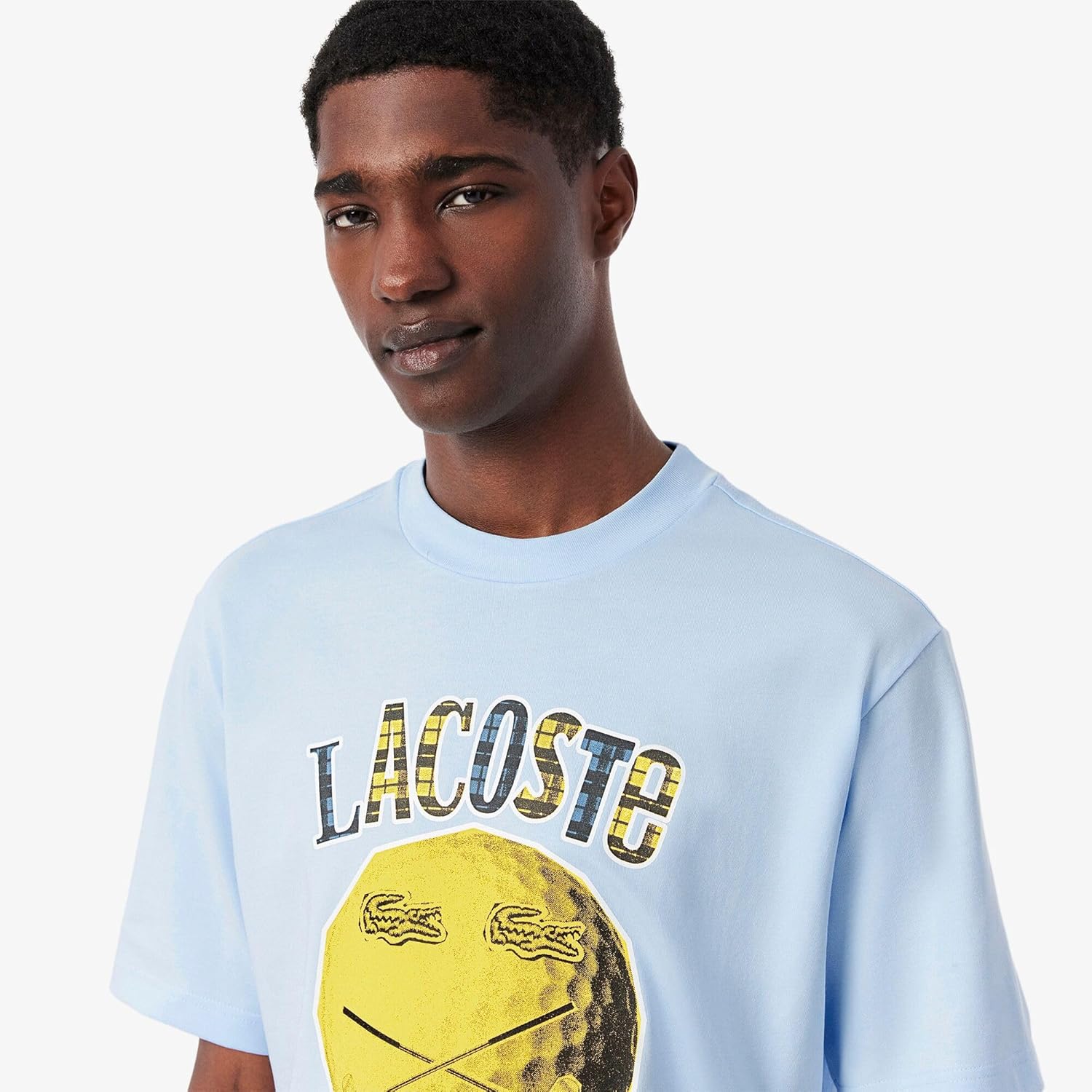 Мужская футболка для гольфа Lacoste с официальным принтом «Мальчик-смайлик» TH8976-10, светло-синий — фото 2