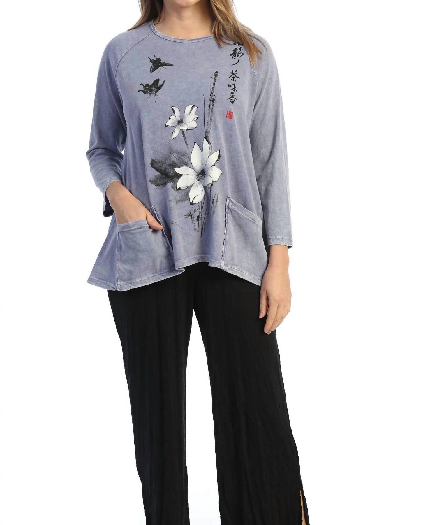 

Блаженная хлопковая топ с накладными карманами в стиле минеральной мойки, цвет винтажный синий Jess & Jane