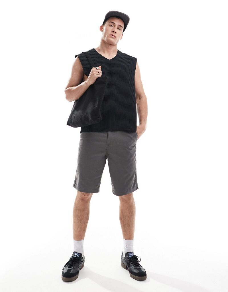 

ASOS DESIGN — Темно-серые шорты чиносы