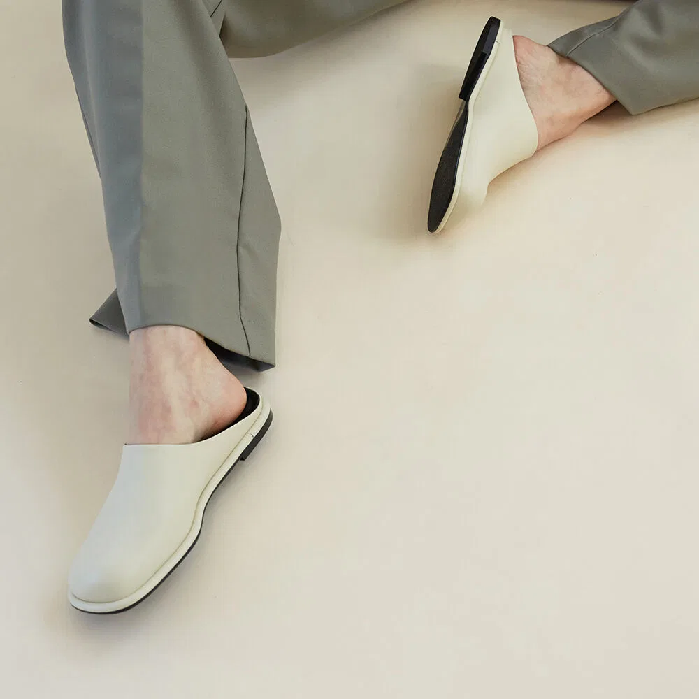 Мужские блоферы Lisa Mules из кожи цвета айвори от Blanc Sur Blanc — фото 3