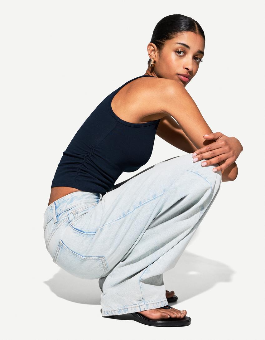 

Футболка со сборками и бретельками Bershka, синий