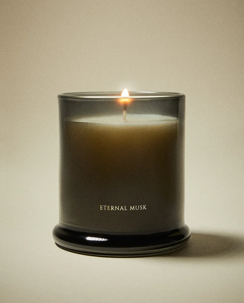 

(350 г) ароматическая свеча «Вечный мускус» Zara Home, серый