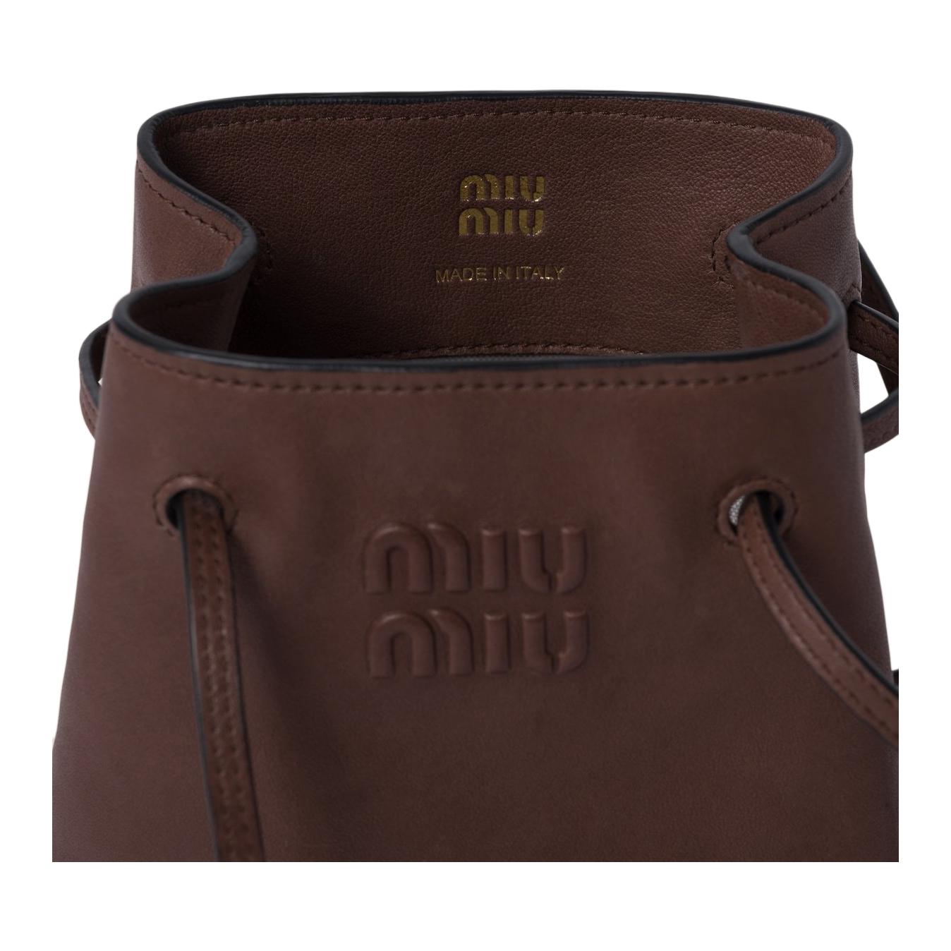 Кожаная мини-сумка ведро Lucky Bag через плечо MIU MIU — фото 4
