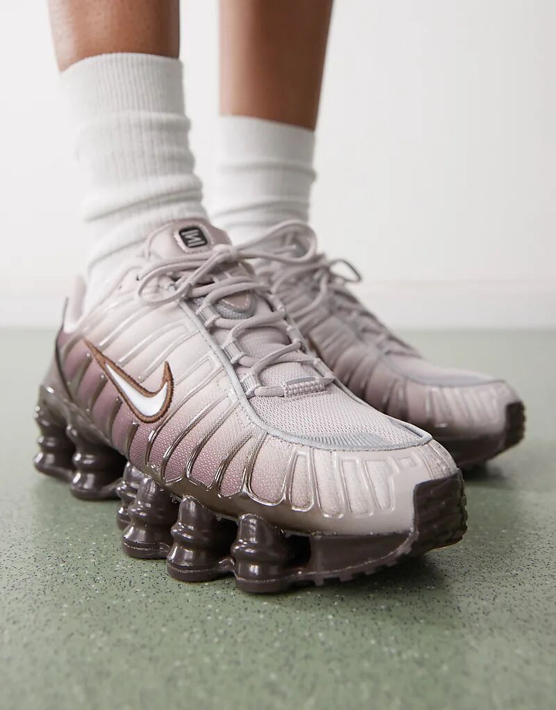 Кроссовки унисекс Nike Shox TL коричневого и серебристого цветов — фото 3
