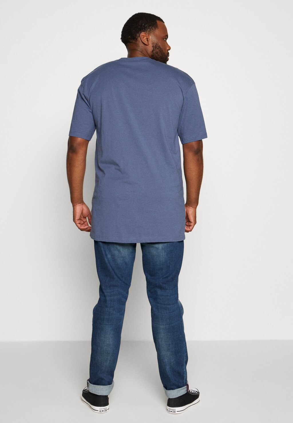 

Базовая футболка Tall Tee Urban Classics, винтажный синий
