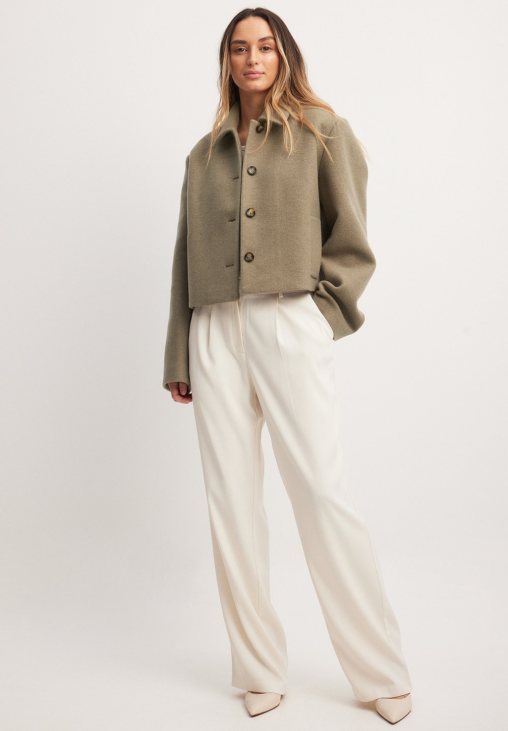 

Легкая куртка MIT MARKANTEN SCHULTERN NA-KD, серо-коричневый