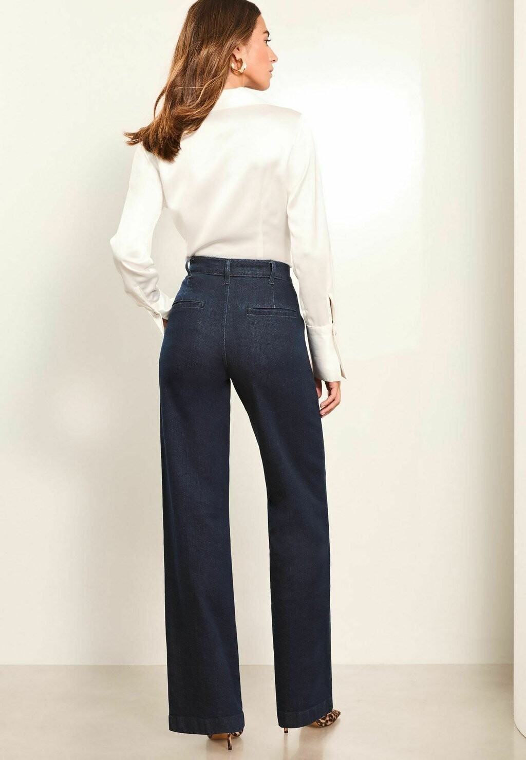 

Расклешенные джинсы HIGH WAIST TAILORED Lipsy, синий
