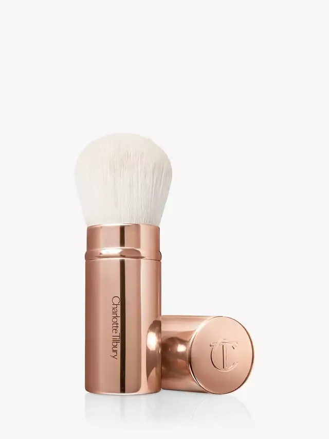 Кисть кабуки для бронзирования аэрографом Charlotte Tilbury