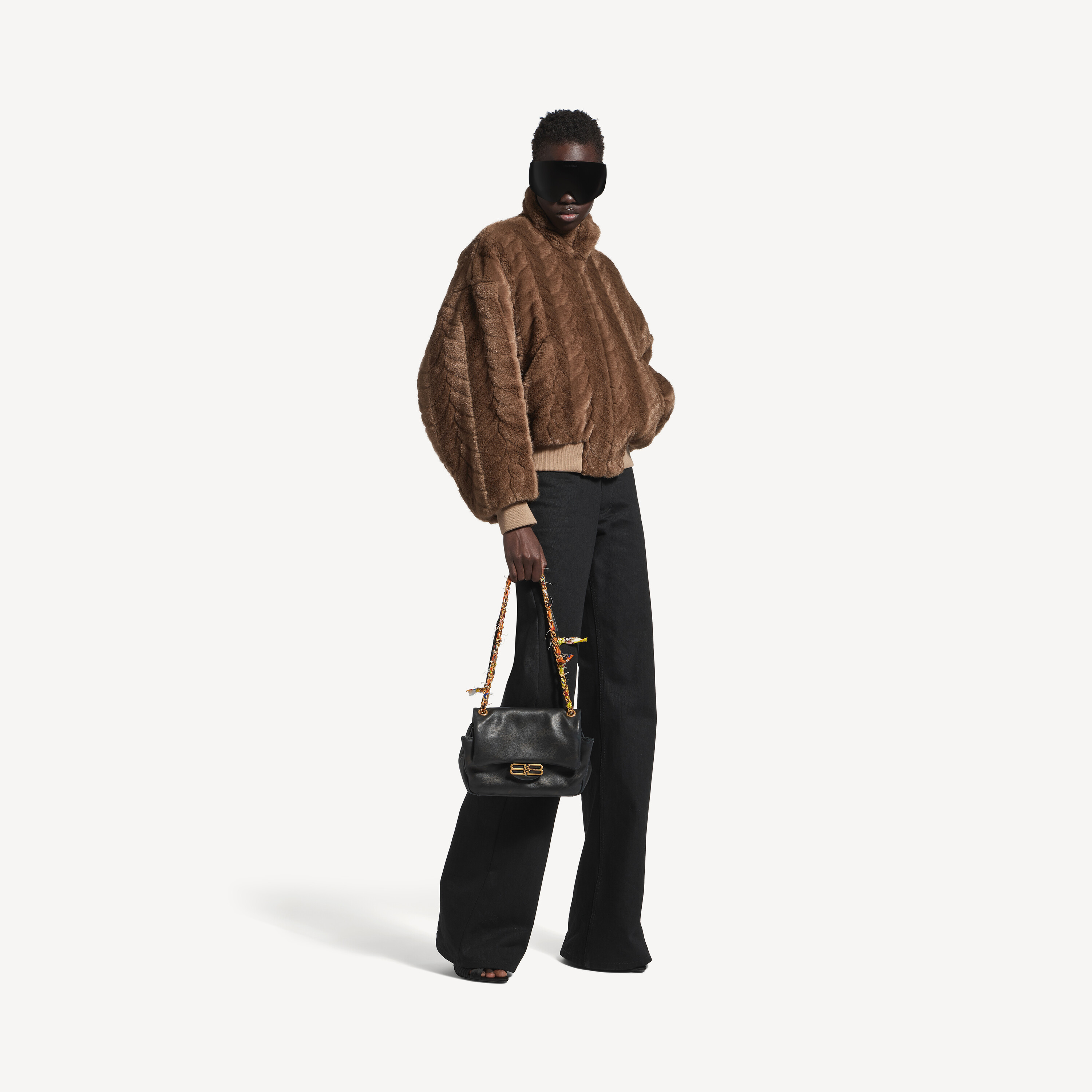 BALENCIAGA Женская укороченная куртка коричневого цвета — фото 2