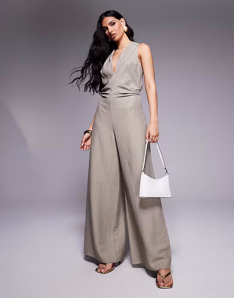 

ASOS DESIGN комбинезон в полоску с V-образным вырезом и сборкой на талии