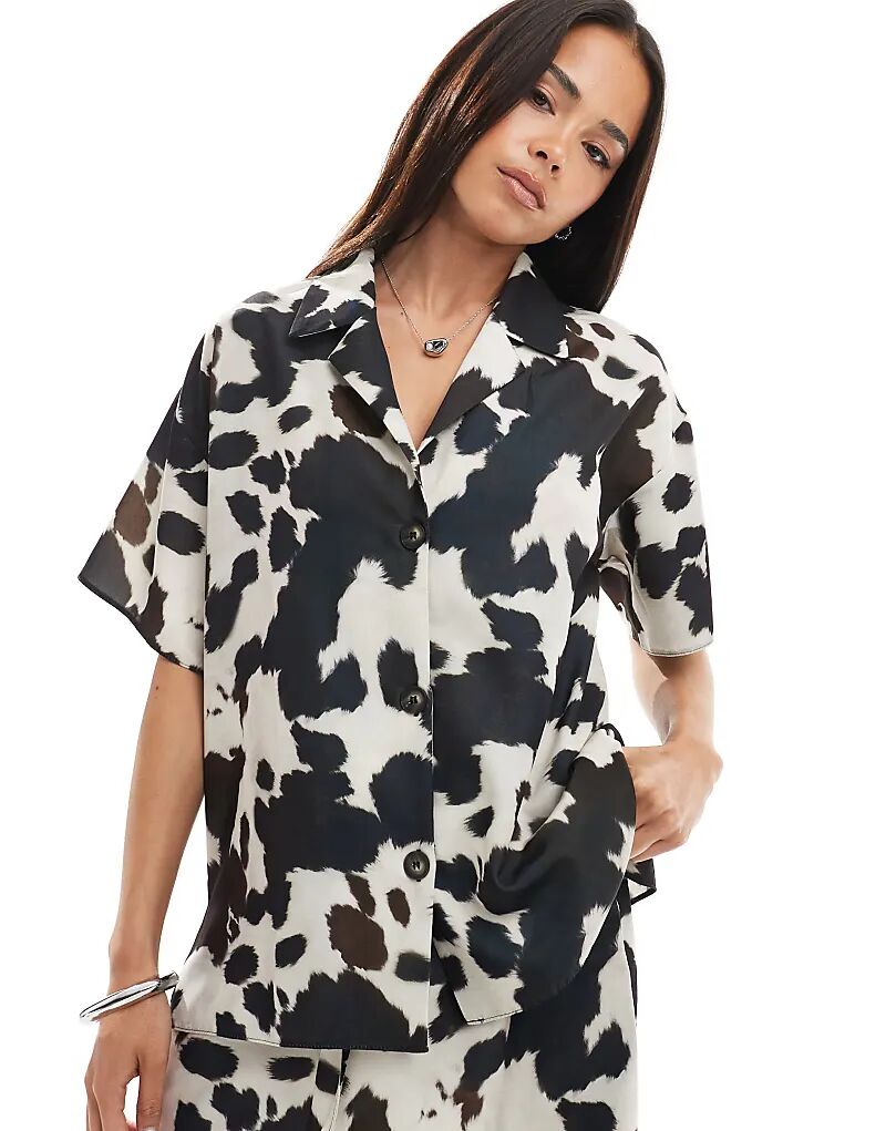 

Атласная рубашка ASOS DESIGN с принтом коровы