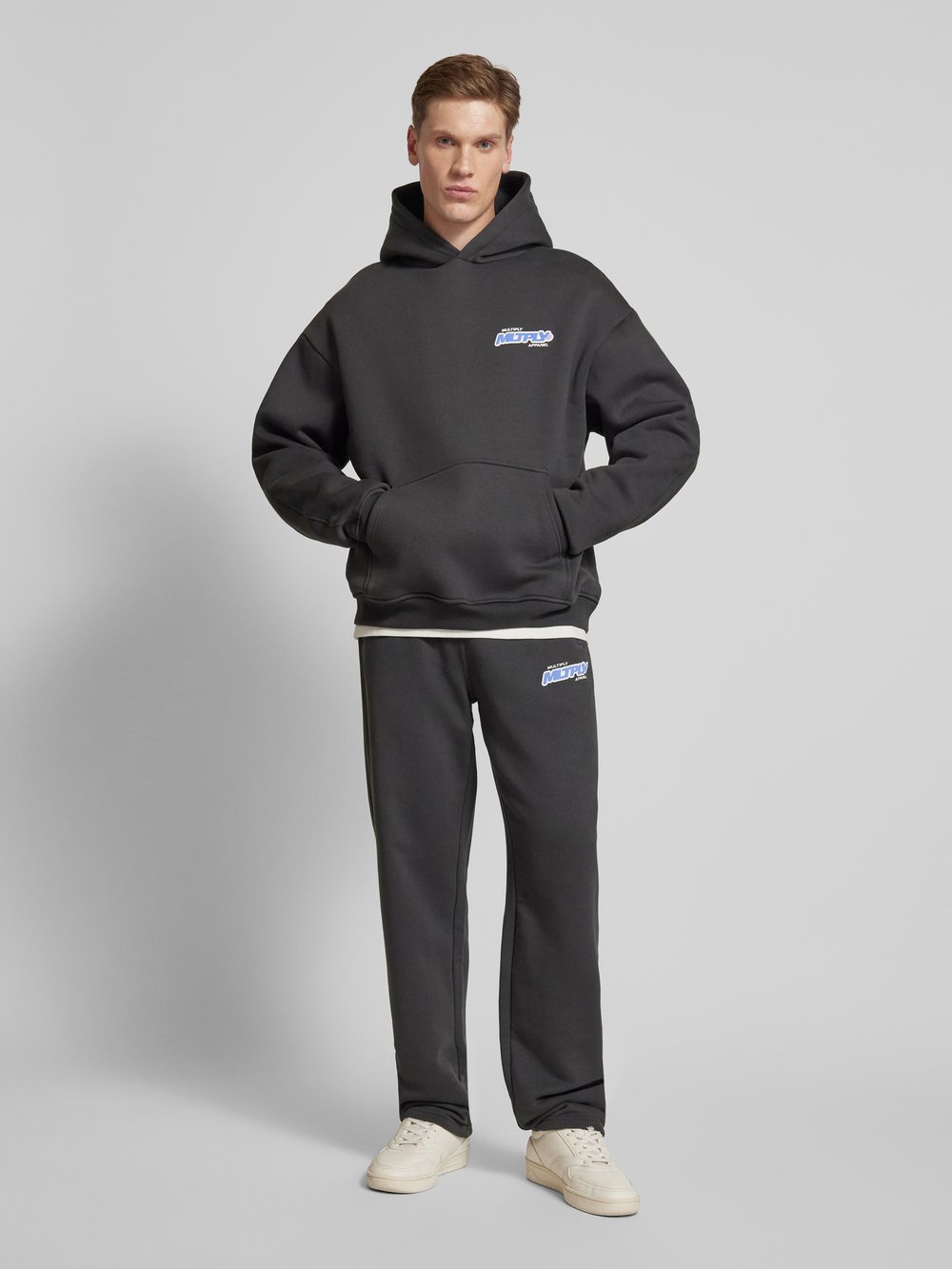 

Толстовка оверсайз с принтом этикетки Multiply Apparel, черный