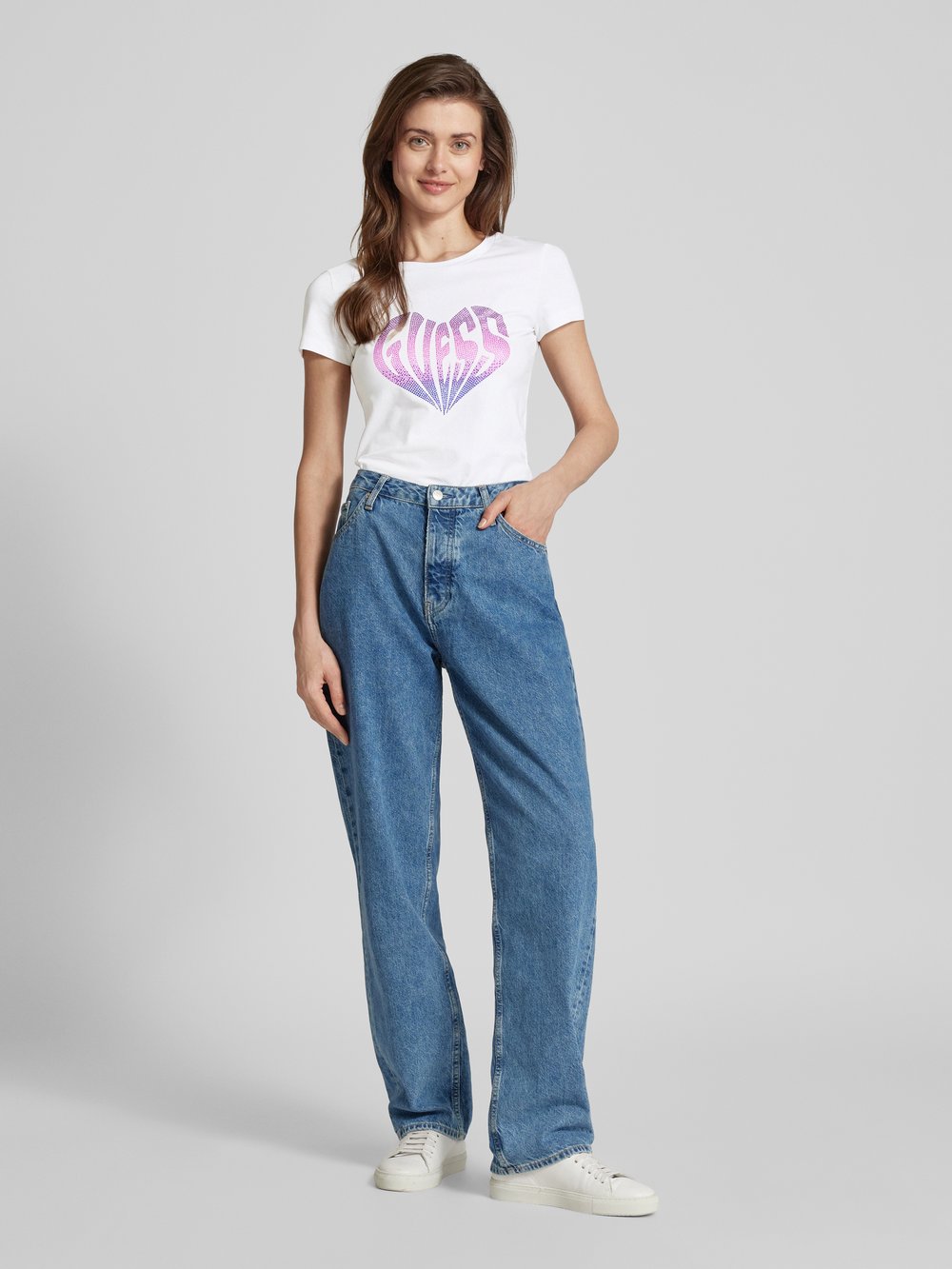 

Футболка со стразами, модель «СЕРДЦЕ» Guess, белый