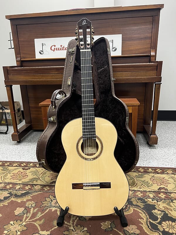 

Акустическая гитара Ortega M5CS 2020| All Solid Spruce/Mahogany Classical Guitar, Made in Spain. New with Nice Case