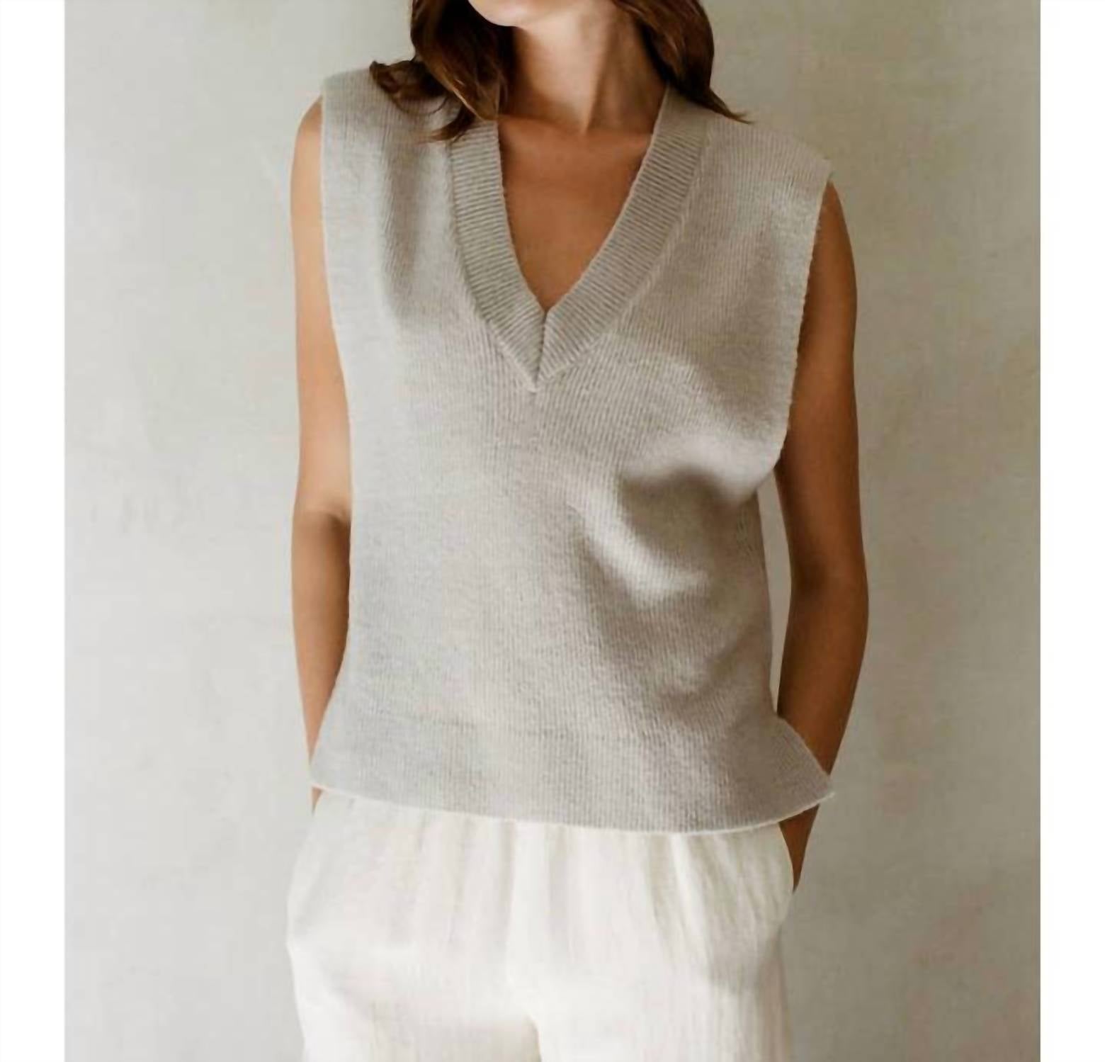 

Luxe Layer жилет с V-образным вырезом в цвете вересковый овсяный By Together, Heather Oatmeal