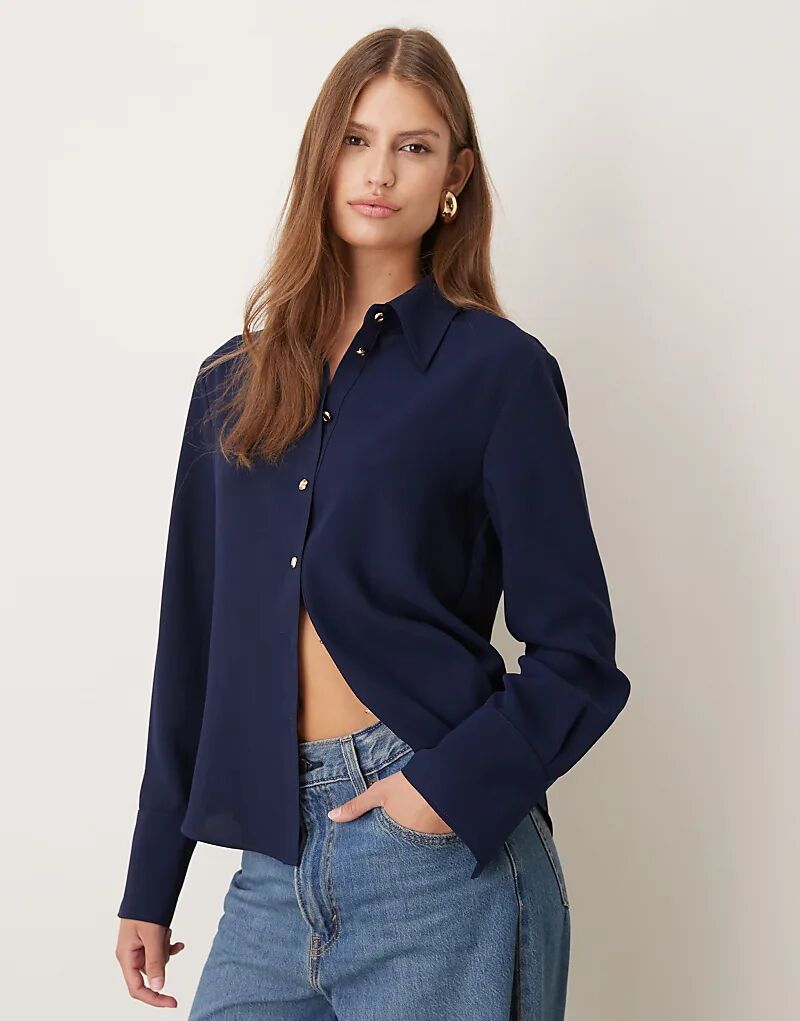 

Рубашка Mango с золотой пуговицей темно-синего цвета
