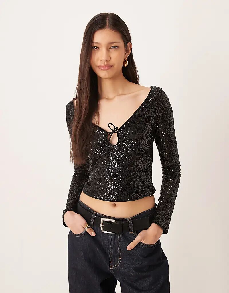 

Черный лонгслив с длинными рукавами и вырезом-капелькой, расшитый пайетками ASOS DESIGN