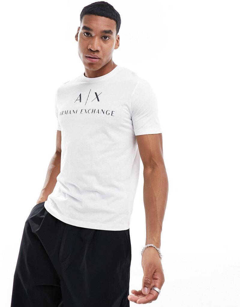

Белая узкая футболка с логотипом на груди Armani Exchange