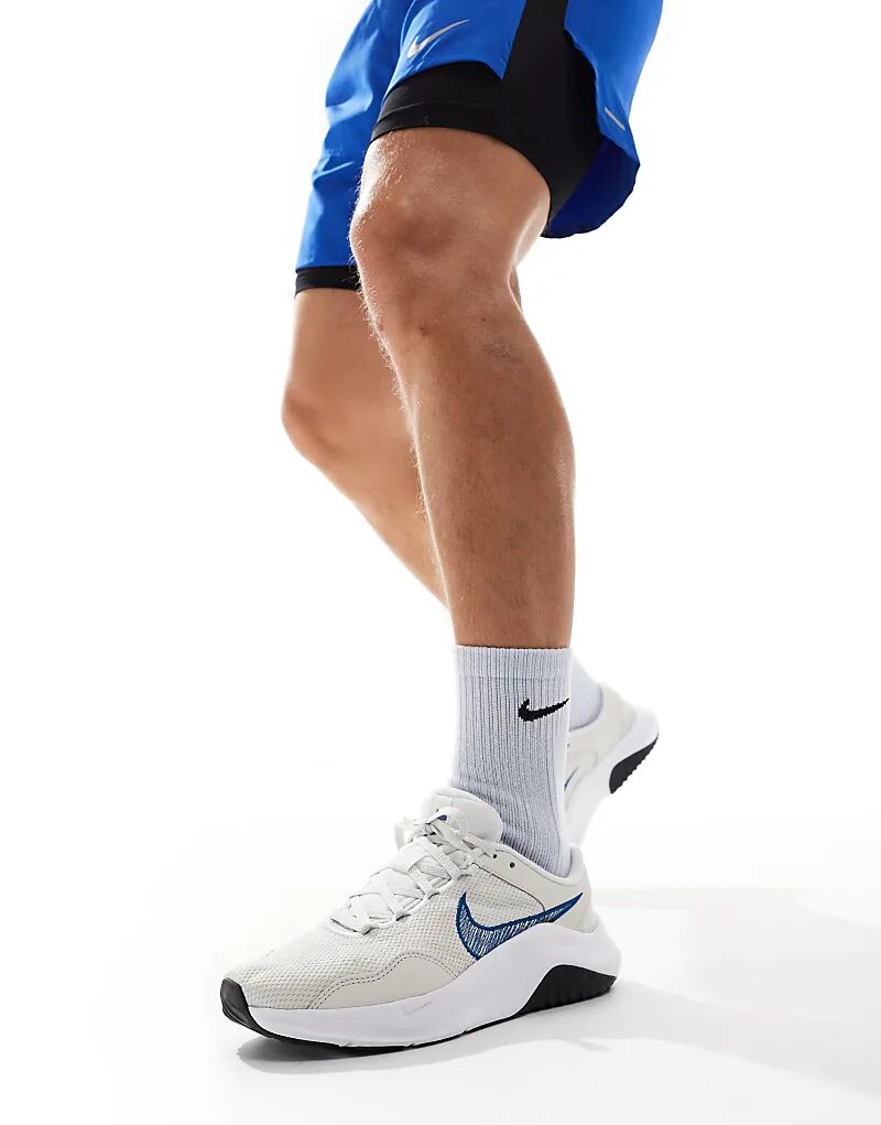 

Кроссовки Legend Essential 3 белого и синего цвета Nike Training